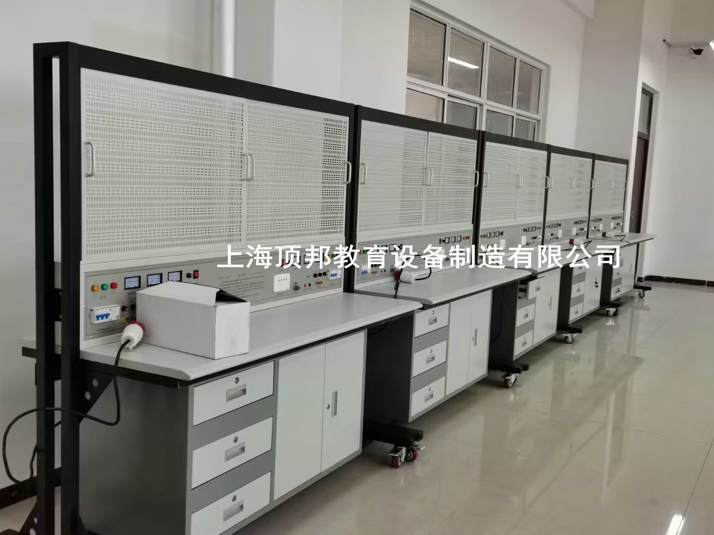 電氣裝配實(shí)訓(xùn)臺
